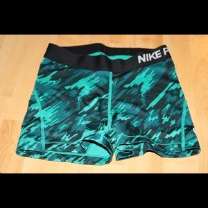 Nike Pro Workout Shorts Green Camo